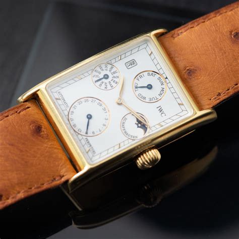 Novecento Perpetual Calendar Yellow Gold 